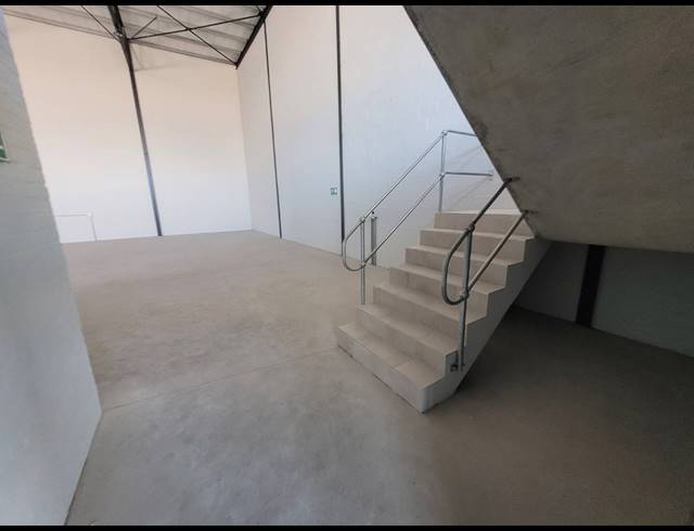 406M² WAREHOUSE TO LET IN STIKLAND INDUSTRIAL